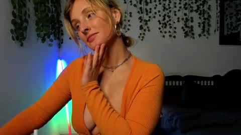 dayna_sunset online show from October 16, 2025, 3:57 pm