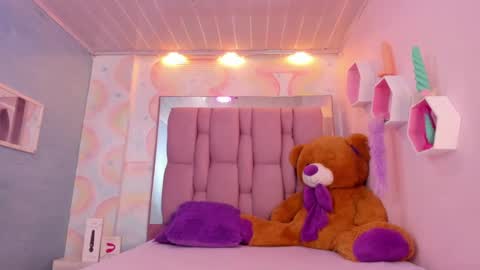 Snapshot of dayra_angels chatting on February 24, 2025, 9:20 pm DAYRA ANGELS online show from February 24, 2025, 9:20 pm