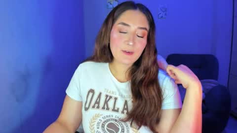 Snapshot of daysi_glow chatting on December 18, 2025, 11:00 pm online show from December 18, 2025, 11:00 pm