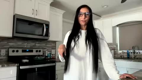 Snapshot of dazeydo chatting on June 17, 2026, 6:42 pm Dazey online show from June 17, 2026, 6:42 pm