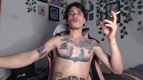 Snapshot of dazzayyy chatting on December 7, 2024, 1:03 am dazzayy online show from December 7, 2024, 1:03 am