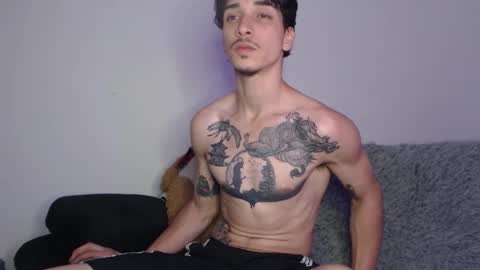 Snapshot of dazzayyy chatting on October 15, 2025, 12:33 am dazzayy online show from October 15, 2025, 12:33 am