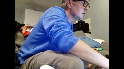 Dazzill online show from October 10, 2025, 10:42 pm