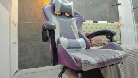 de_lirio online show from December 15, 2025, 12:42 pm