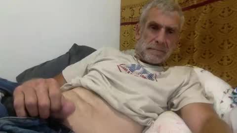 deanofflove221000 online show from February 12, 2026, 5:24 am