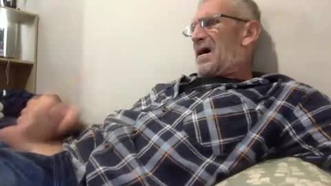 deanofflove221000 online show from April 1, 2026, 1:28 am