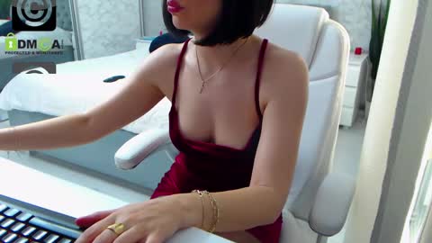 Elly online show from February 17, 2025, 10:07 am