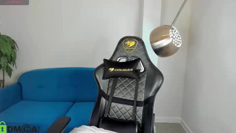 Jennifer online show from December 4, 2025, 10:51 pm