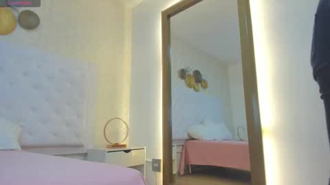 Snapshot of debora_scoot chatting on November 26, 2025, 10:27 am Debora online show from November 26, 2025, 10:27 am