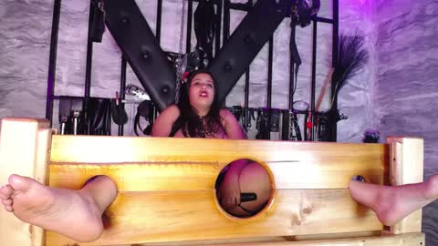 Snapshot of deborass_bdsm chatting on December 17, 2024, 10:01 am DEBORA online show from December 17, 2024, 10:01 am