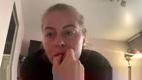 Snapshot of deean12 chatting on March 27, 2026, 1:22 pm deean12 online show from March 27, 2026, 1:22 pm