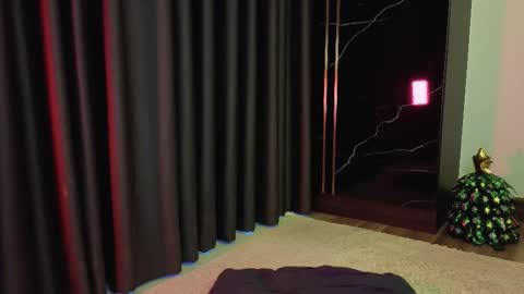 deedeedoll online show from December 22, 2025, 1:24 am