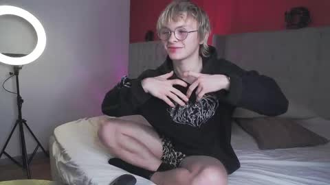 deficitt online show from December 22, 2024, 1:33 pm