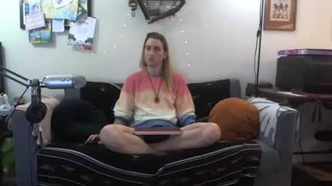 definatelyvegan online show from March 6, 2025, 1:05 am