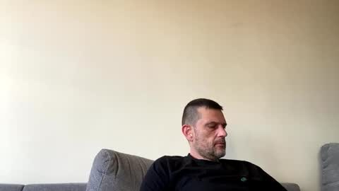 Defloy online show from November 12, 2025, 8:15 am