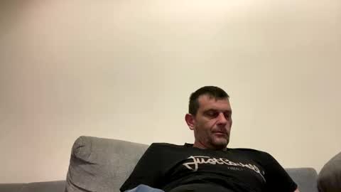 Defloy online show from December 1, 2025, 8:03 pm