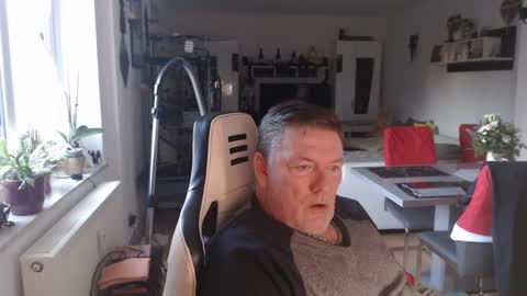 deinprinz2312 online show from December 25, 2024, 7:46 am