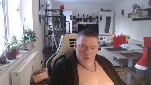 deinprinz2312 online show from January 4, 2025, 7:24 am