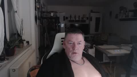 deinprinz2312 online show from January 15, 2025, 2:17 am