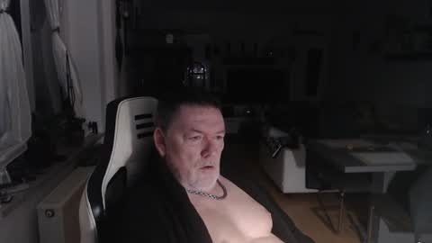 deinprinz2312 online show from January 19, 2025, 6:20 am