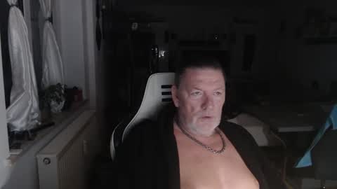 deinprinz2312 online show from September 15, 2025, 2:22 am