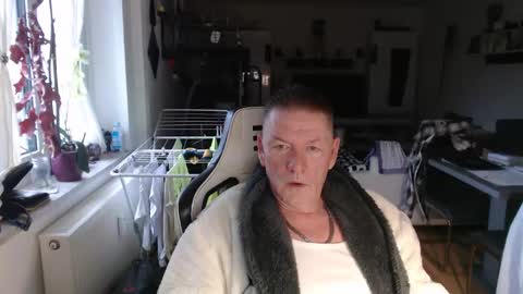 deinprinz2312 online show from March 17, 2026, 5:33 am