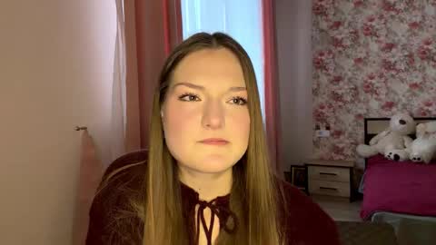 Mila online show from February 5, 2026, 2:11 pm