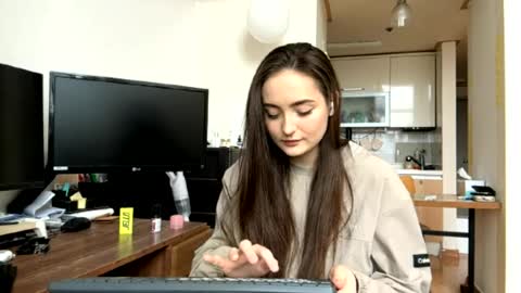 Snapshot of delenaberland chatting on April 1, 2026, 1:17 am Marry online show from April 1, 2026, 1:17 am