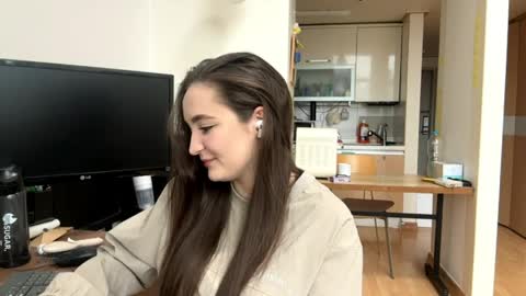 Snapshot of delenaberland chatting on April 10, 2026, 2:17 am Marry online show from April 10, 2026, 2:17 am