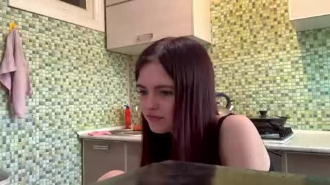 Kiki online show from April 14, 2026, 3:18 pm