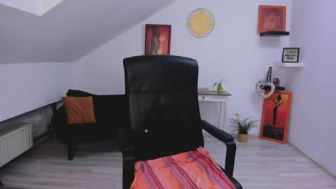 DeliciousLolly online show from April 27, 2026, 3:26 am