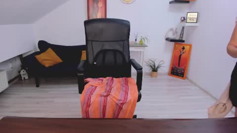 DeliciousLolly online show from June 17, 2026, 3:31 am