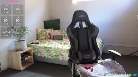 Kitty online show from October 28, 2025, 6:39 am