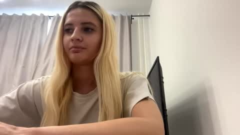 Snapshot of delindaferebee chatting on May 18, 2026, 1:06 pm Amelia online show from May 18, 2026, 1:06 pm
