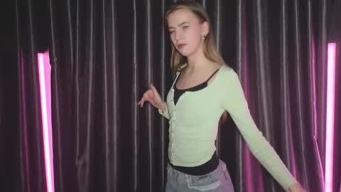 Rochel online show from November 25, 2025, 8:20 pm