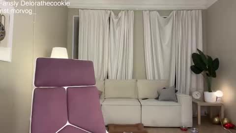 Delora online show from December 3, 2025, 9:46 pm