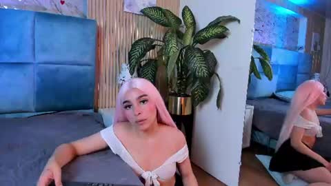 Snapshot of delphine_doll chatting on July 6, 2026, 3:03 pm Delia online show from July 6, 2026, 3:03 pm