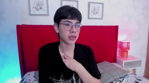 Snapshot of demian_hush chatting on February 17, 2026, 7:20 pm demian_hush online show from February 17, 2026, 7:20 pm