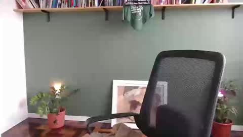 Snapshot of demmetria chatting on January 8, 2026, 5:37 pm demmetria online show from January 8, 2026, 5:37 pm