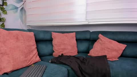   online show from April 27, 2026, 1:53 pm