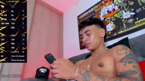 Snapshot of demonaelxx chatting on February 26, 2025, 4:36 am Onlyfans ftmdemonsexxx online show from February 26, 2025, 4:36 am