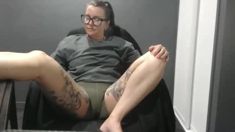 Snapshot of demonways chatting on October 21, 2025, 2:23 am Demon Ways online show from October 21, 2025, 2:23 am