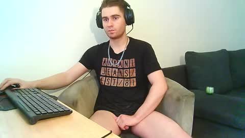 Snapshot of demoverzze chatting on January 19, 2025, 9:33 am Dominik online show from January 19, 2025, 9:33 am