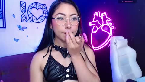 Snapshot of demyanderson_ chatting on February 21, 2025, 11:32 pm Demy online show from February 21, 2025, 11:32 pm