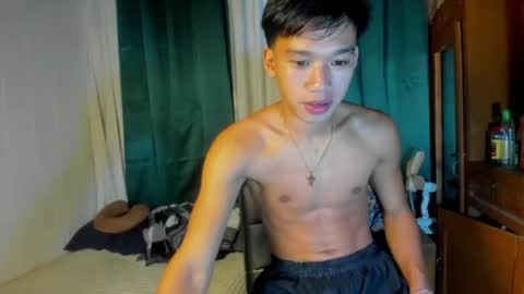 Snapshot of den_cummers chatting on July 9, 2026, 4:55 pm den_cummers online show from July 9, 2026, 4:55 pm