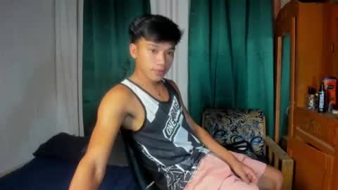 Snapshot of den_cummers chatting on July 26, 2026, 2:57 pm den_cummers online show from July 26, 2026, 2:57 pm