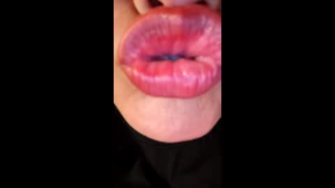 denirojuliana online show from April 28, 2026, 1:27 pm