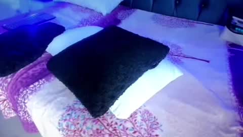 denisse_logan online show from December 3, 2025, 3:21 pm