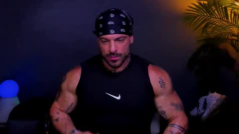 dennis_cox_ online show from November 19, 2025, 11:54 am