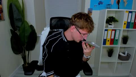 Dennis online show from November 24, 2025, 3:34 pm